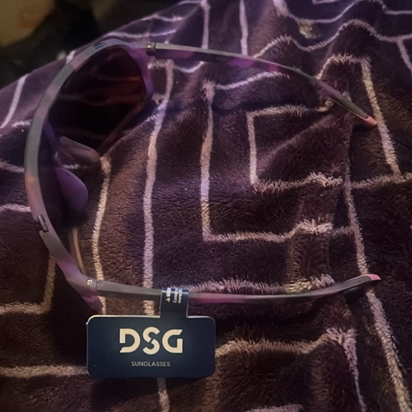 DSG Unisex Purple Tortoise Frame Sunglasses NWT - Picture 4 of 6
